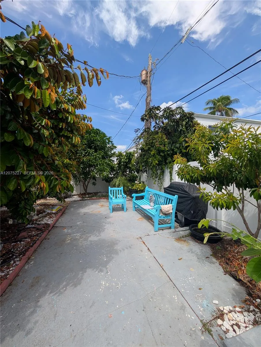 3221 NE 7th St #2 Pompano Beach, FL 33062