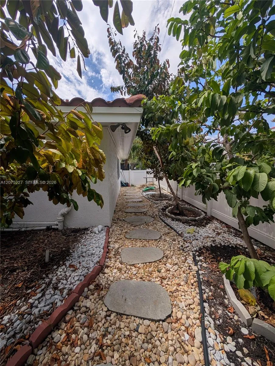 3221 NE 7th St #2 Pompano Beach, FL 33062