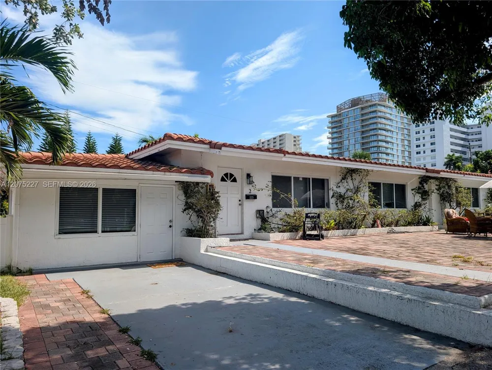 3221 NE 7th St #2 Pompano Beach, FL 33062
