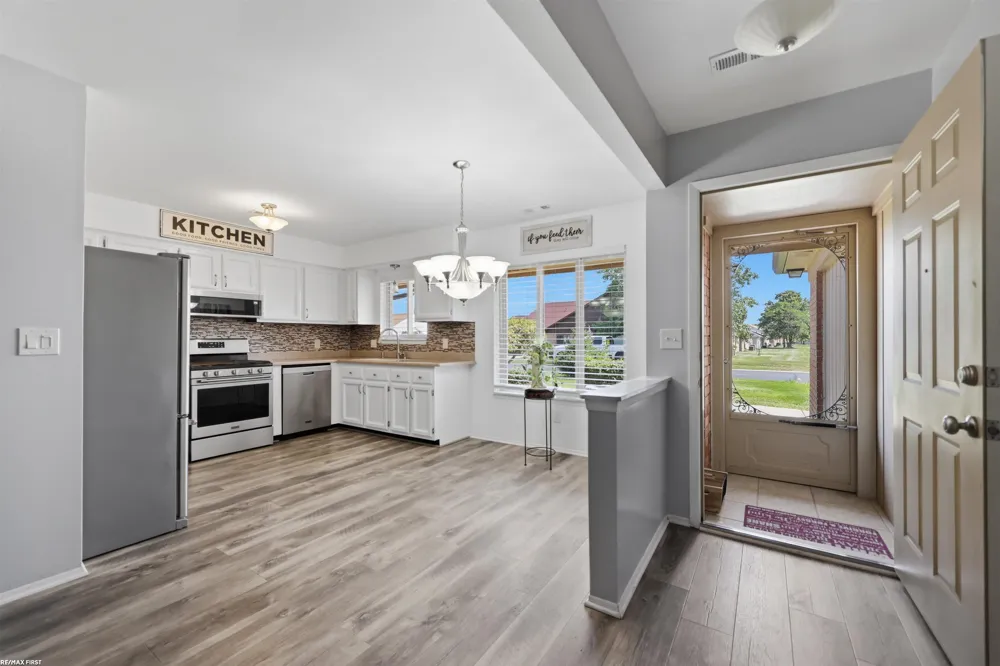 38551 Palm Meadow Drive Clinton Charter Township, MI 48036