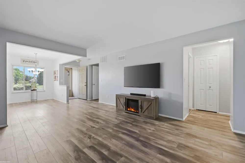 38551 Palm Meadow Drive Clinton Charter Township, MI 48036