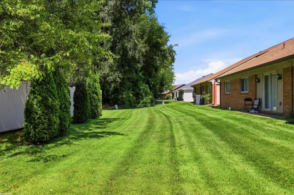38551 Palm Meadow Drive Clinton Charter Township, MI 48036
