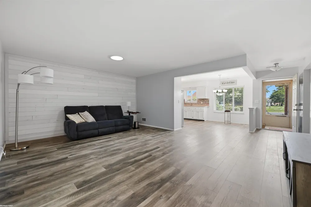 38551 Palm Meadow Drive Clinton Charter Township, MI 48036