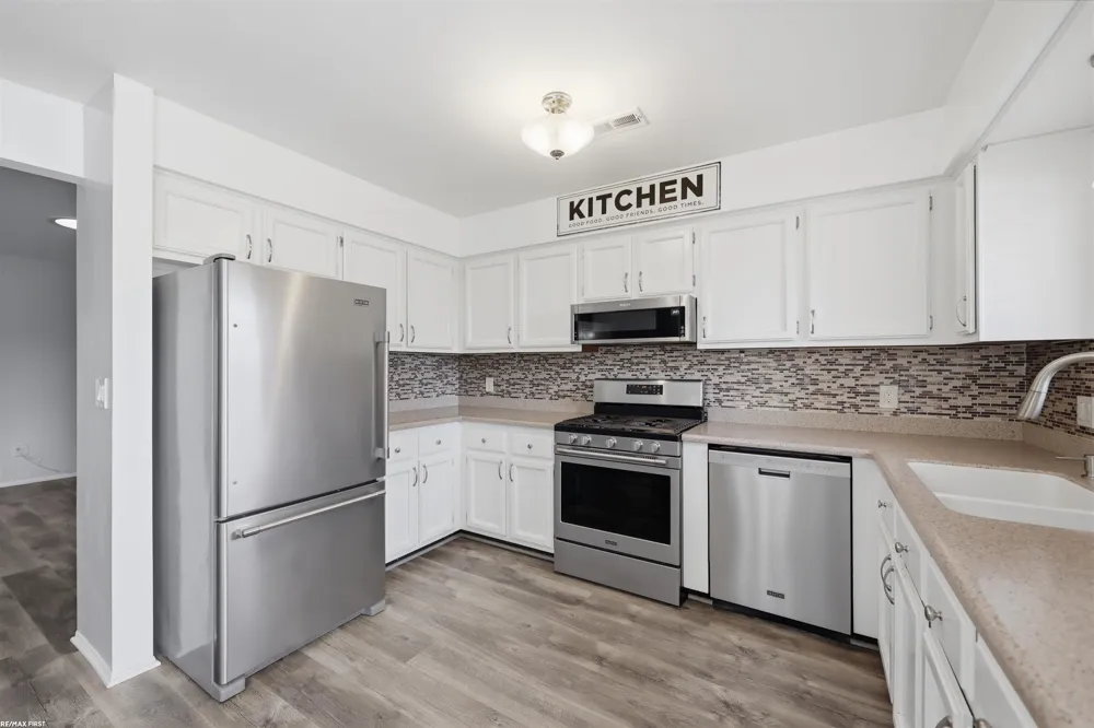 38551 Palm Meadow Drive Clinton Charter Township, MI 48036