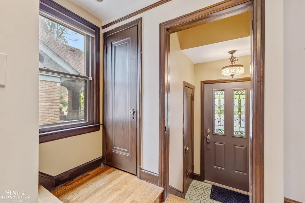 428 Cloverly Road Grosse Pointe Farms City, MI 48236
