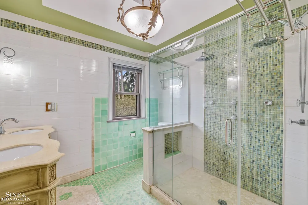 428 Cloverly Road Grosse Pointe Farms City, MI 48236