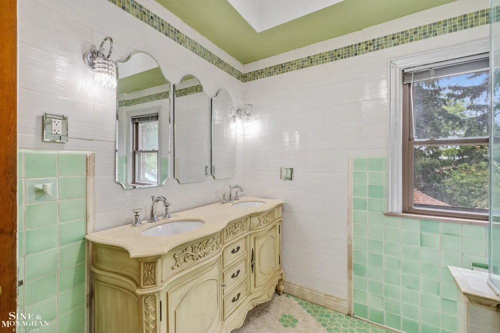 428 Cloverly Road Grosse Pointe Farms City, MI 48236