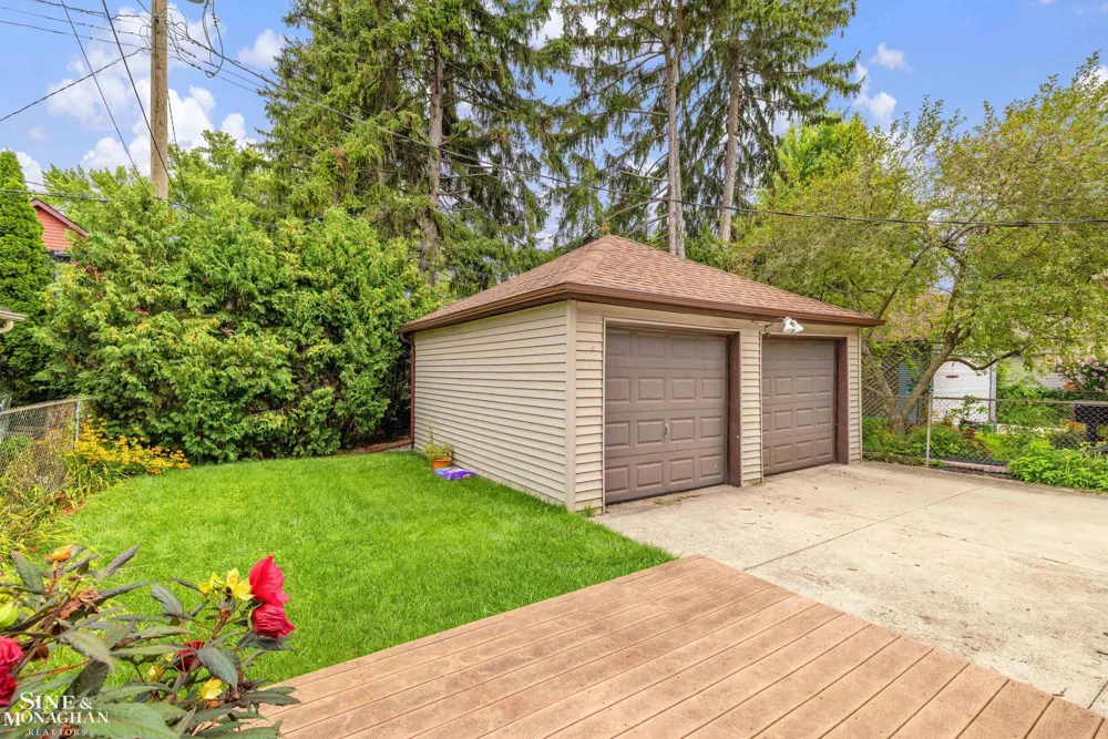 428 Cloverly Road Grosse Pointe Farms City, MI 48236