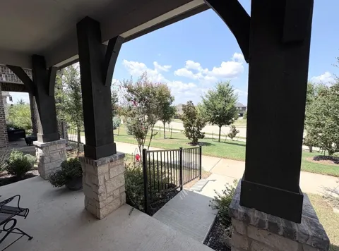 2645 Kings Canyon Mews