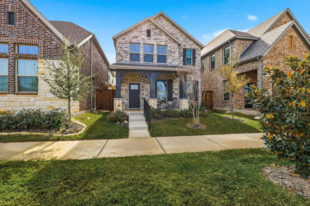 2645 Kings Canyon Mews Corinth, TX 76210
