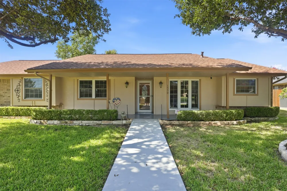 1550 Oak Creek Drive Lewisville, TX 75077