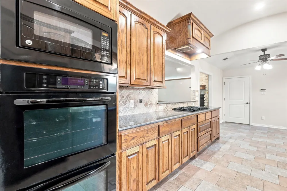 1550 Oak Creek Drive Lewisville, TX 75077