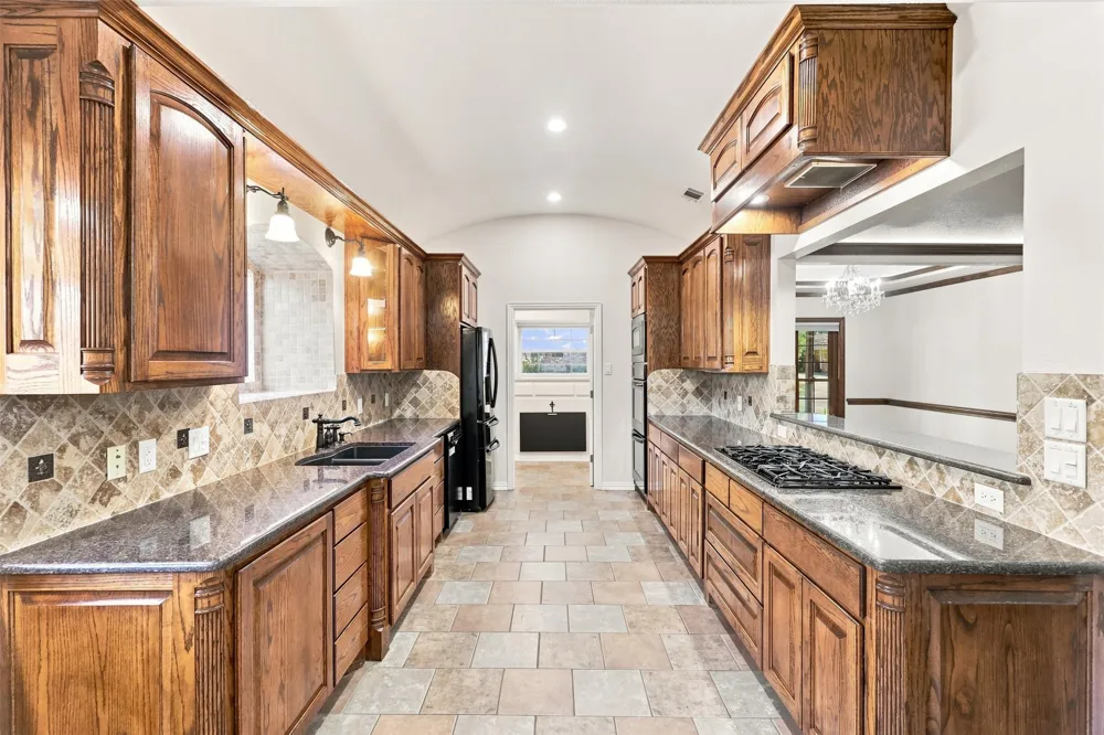 1550 Oak Creek Drive Lewisville, TX 75077