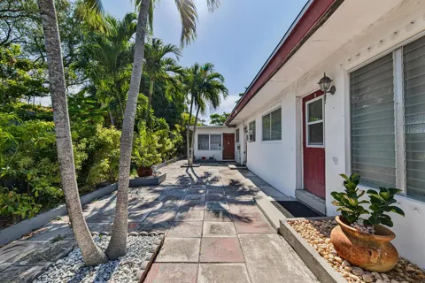 1223 NE 3rd Avenue #1-3