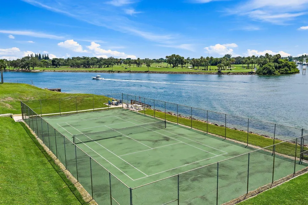 374 Golfview Road #405 North Palm Beach, FL 33408