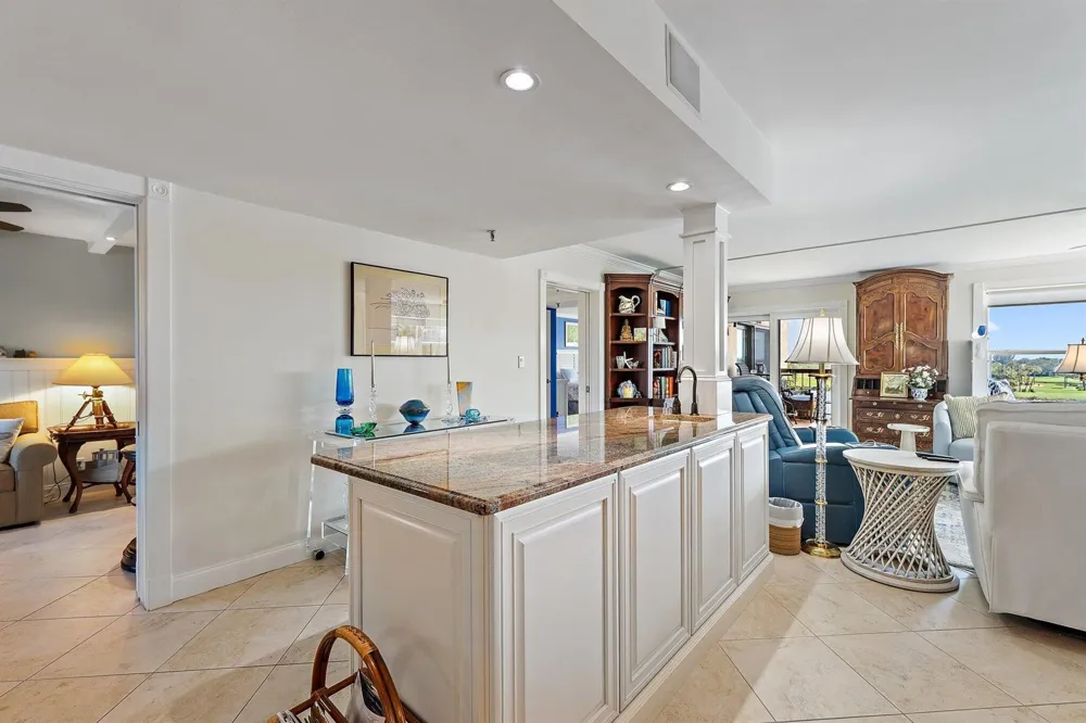 374 Golfview Road #405 North Palm Beach, FL 33408