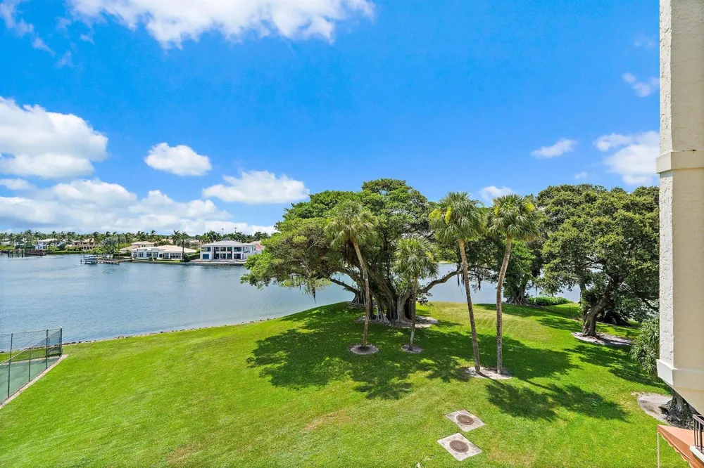 374 Golfview Road #405 North Palm Beach, FL 33408