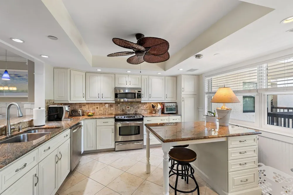 374 Golfview Road #405 North Palm Beach, FL 33408