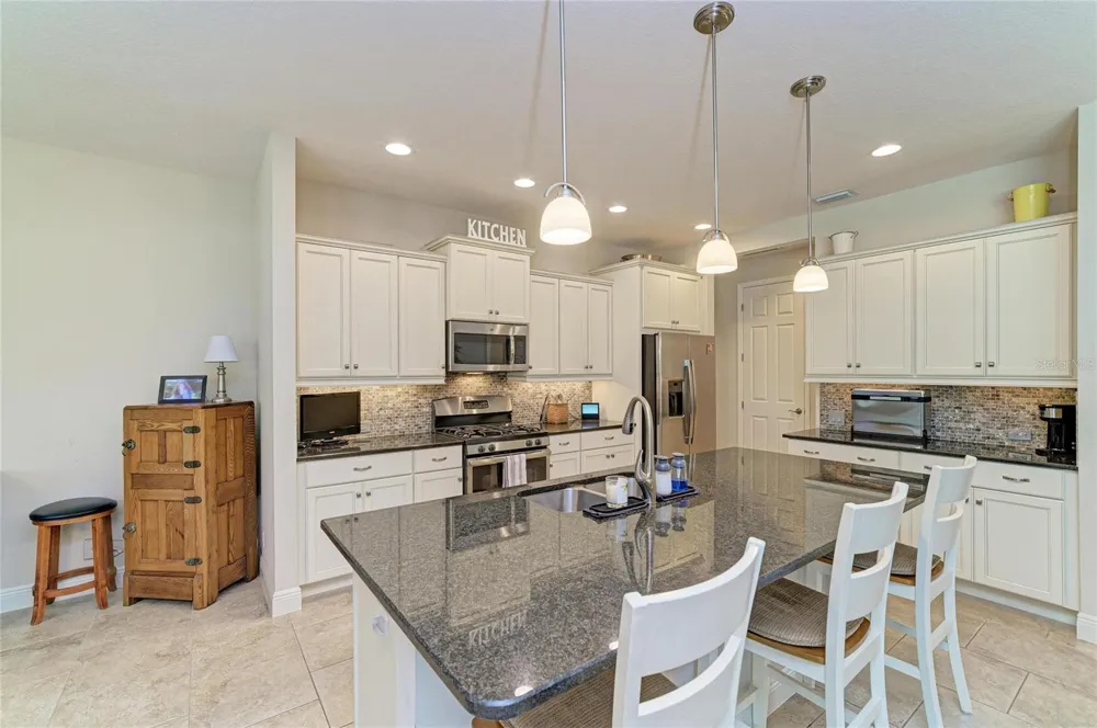 517 CHANTILLY TRAIL Bradenton, FL 34212
