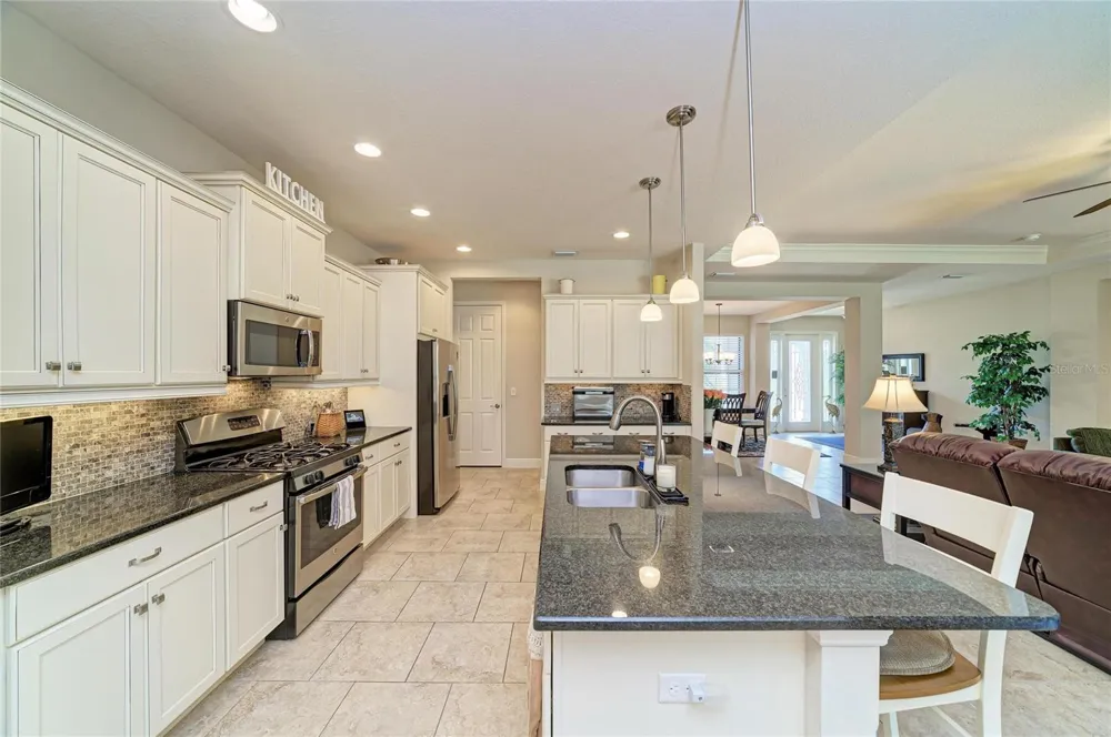 517 CHANTILLY TRAIL Bradenton, FL 34212