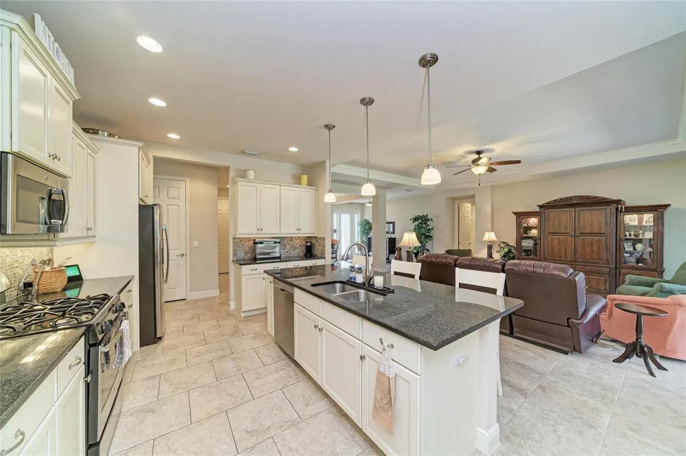 517 CHANTILLY TRAIL Bradenton, FL 34212