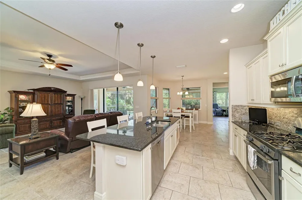 517 CHANTILLY TRAIL Bradenton, FL 34212