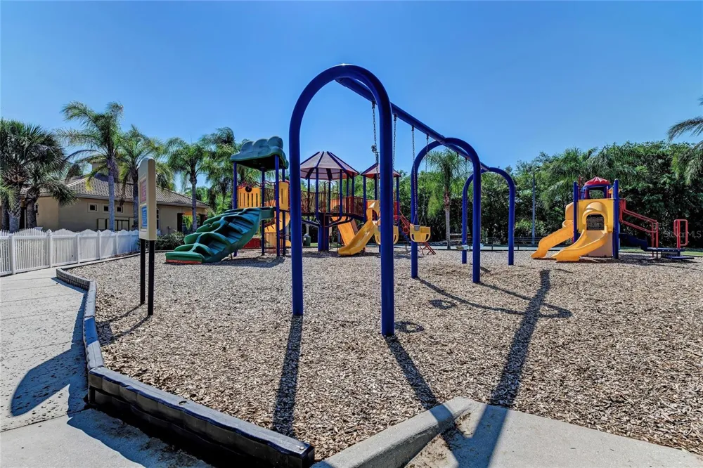 517 CHANTILLY TRAIL Bradenton, FL 34212