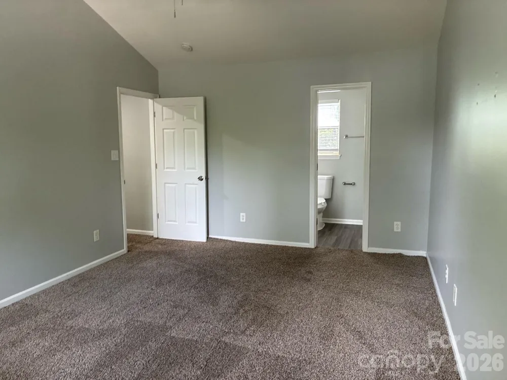 9500 Pondside Lane Charlotte, NC 28213