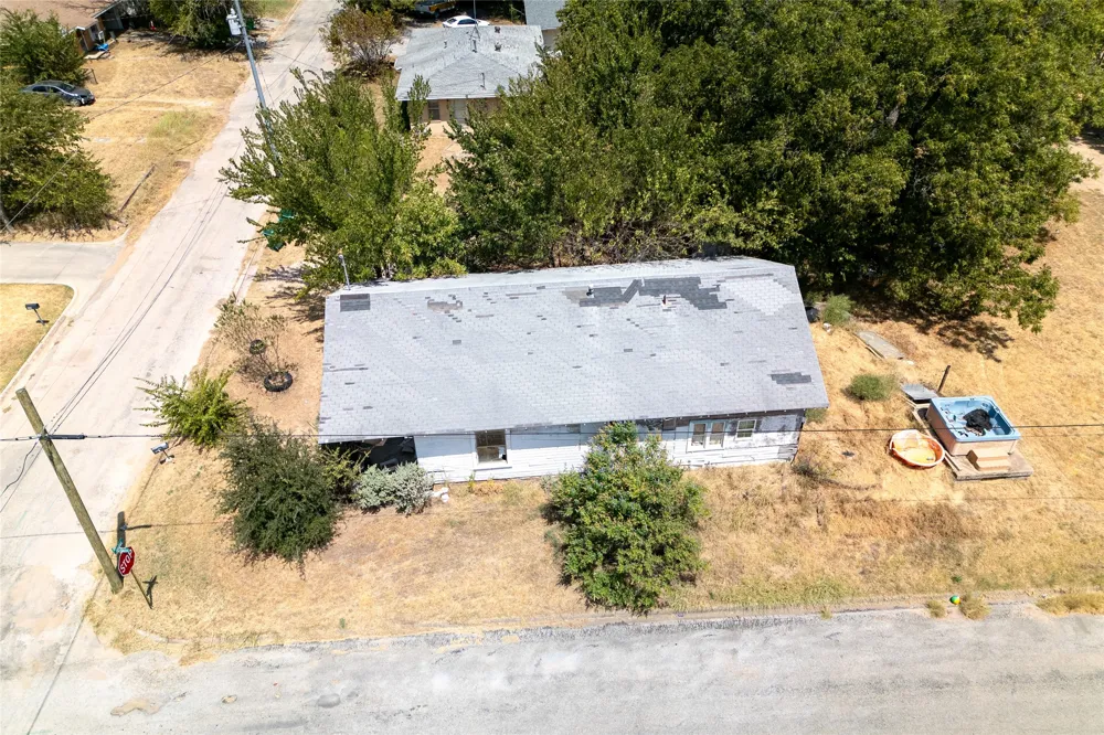 1101 Sanders Street Bowie, TX 76230
