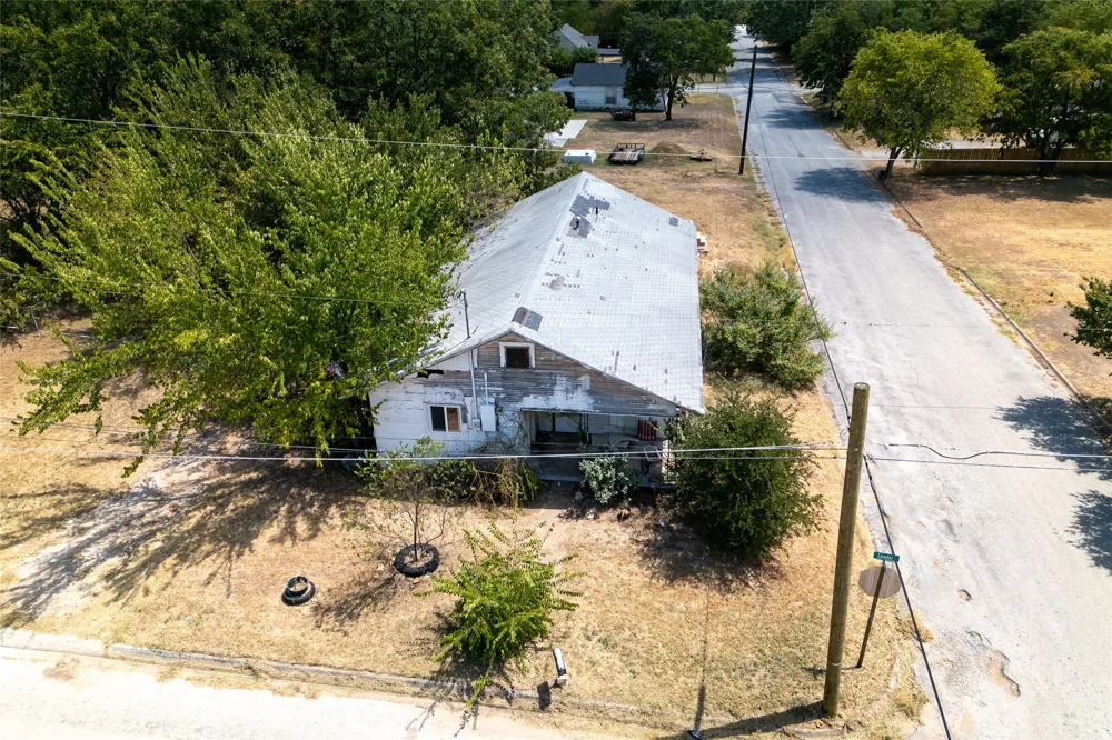 1101 Sanders Street Bowie, TX 76230