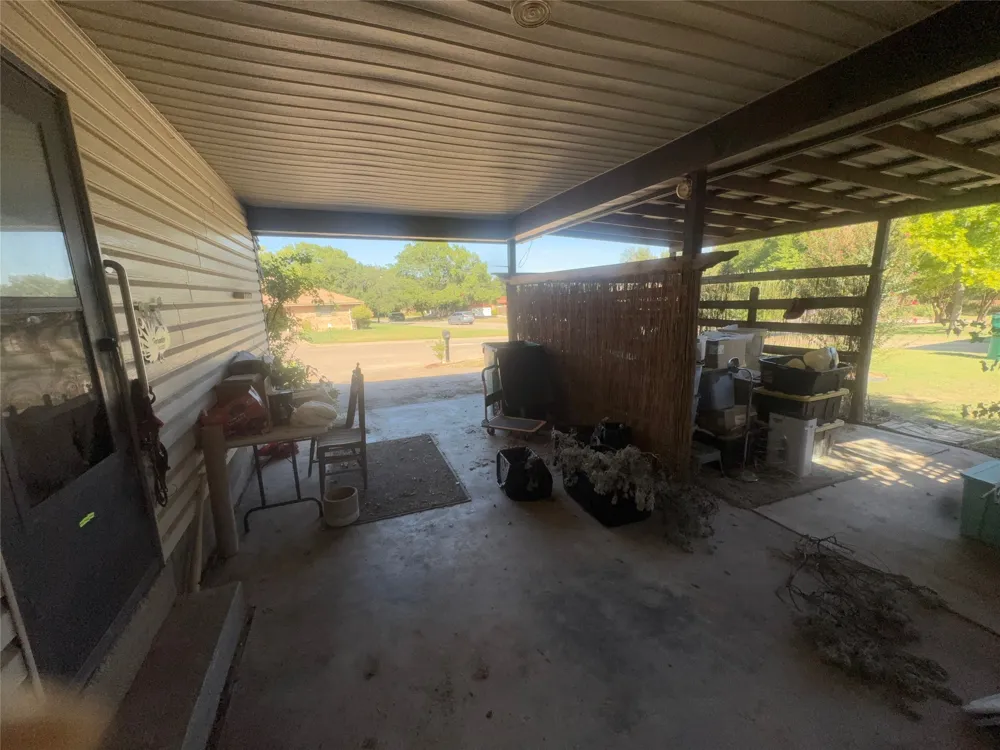 506 Avenue X Clifton, TX 76634