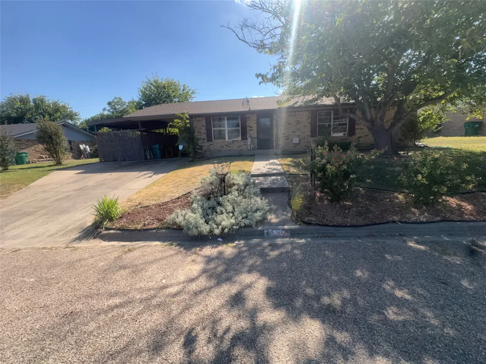 506 Avenue X Clifton, TX 76634