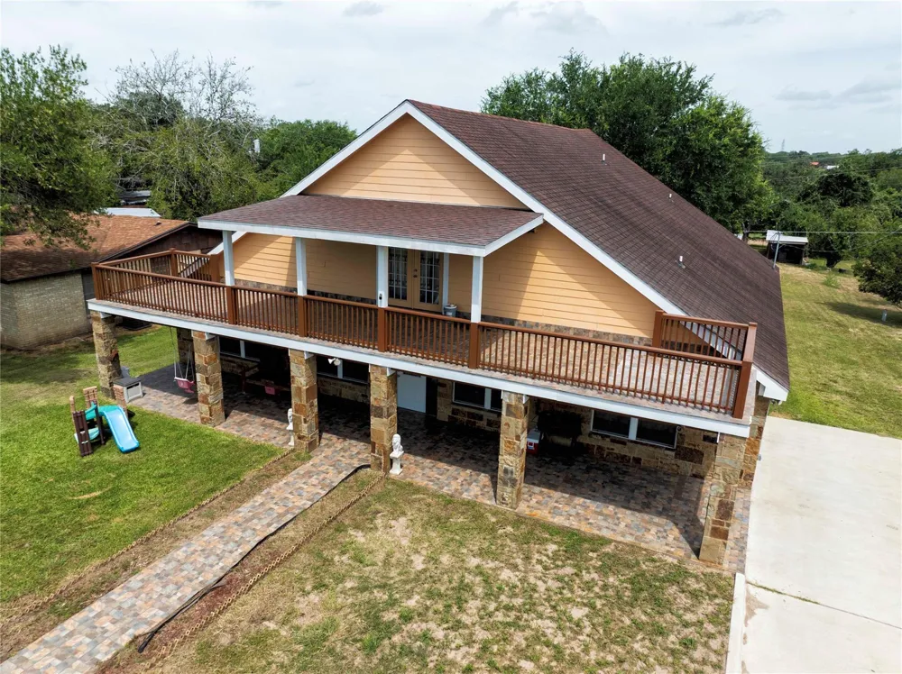 113 Thiele Drive Yoakum, TX 77995