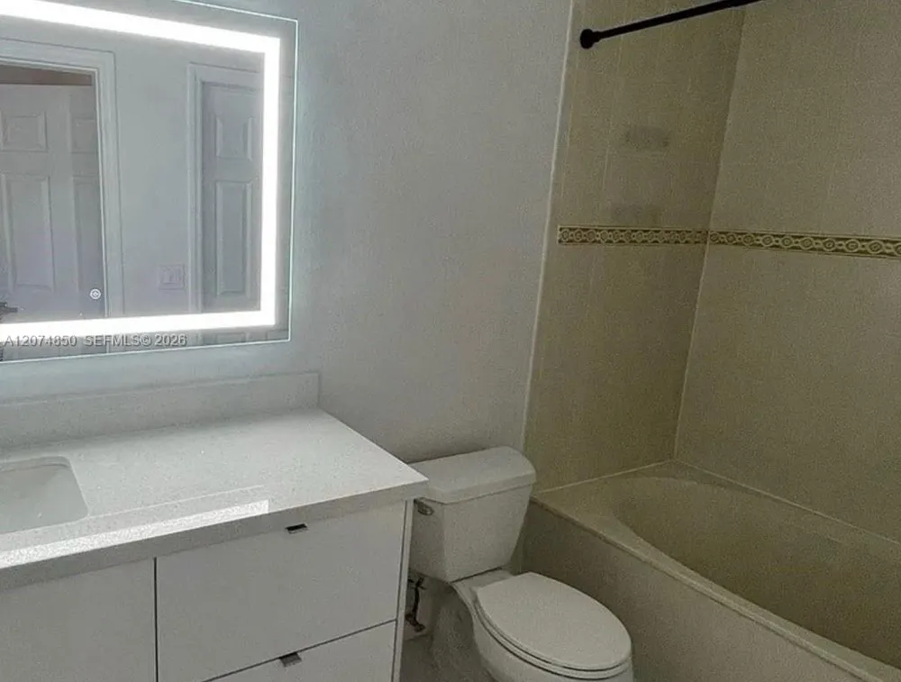 20950 SW 87th Ave #305 Cutler Bay, FL 33189