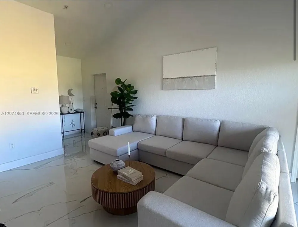 20950 SW 87th Ave #305 Cutler Bay, FL 33189