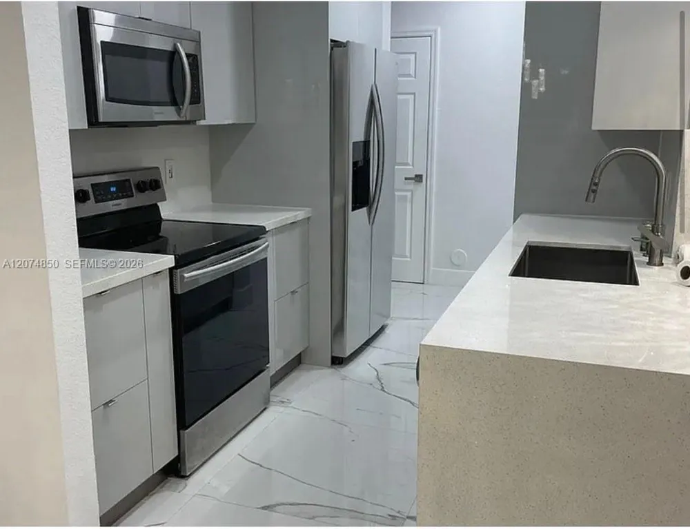 20950 SW 87th Ave #305 Cutler Bay, FL 33189