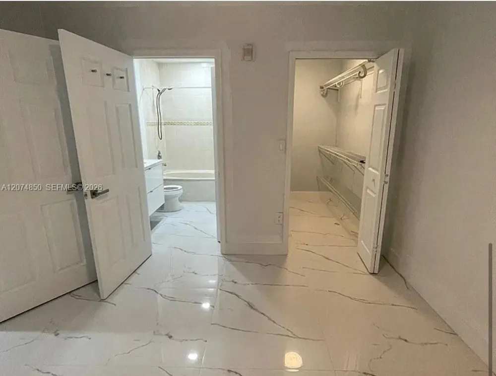 20950 SW 87th Ave #305 Cutler Bay, FL 33189