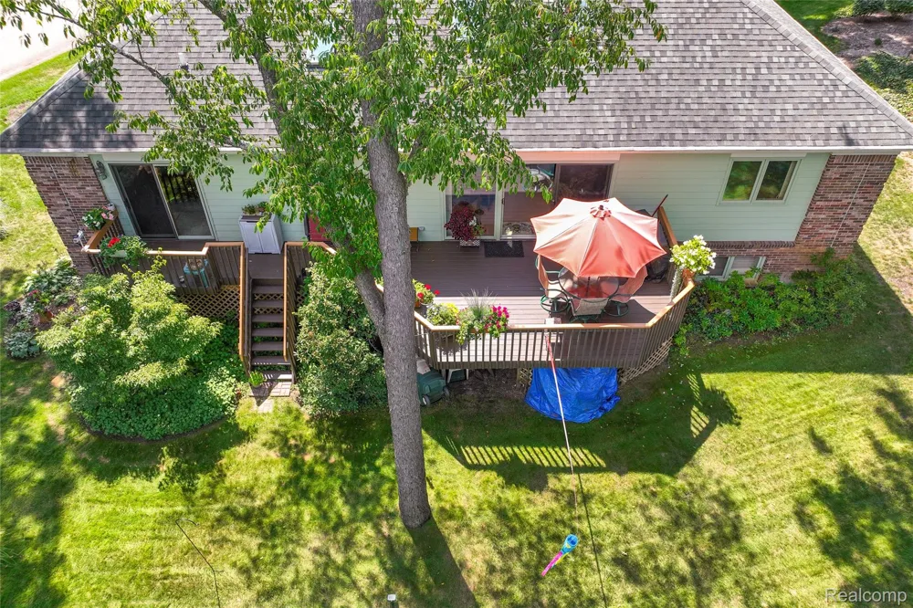 2050 Shire Court Commerce Charter Township, MI 48382