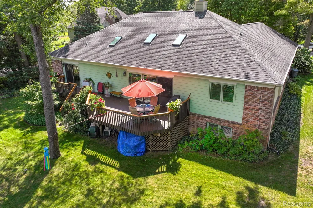2050 Shire Court Commerce Charter Township, MI 48382