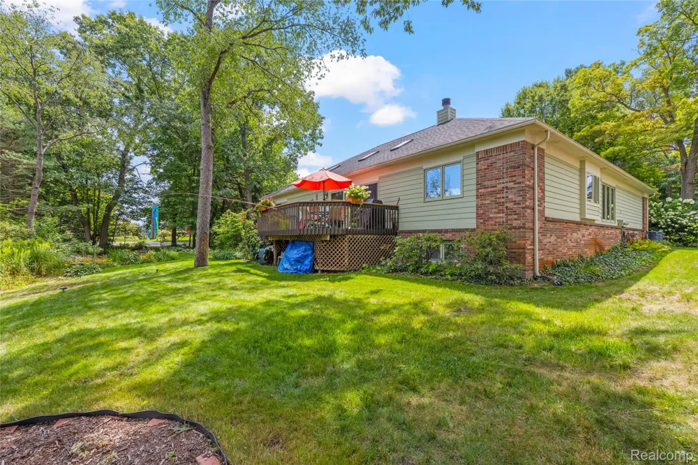 2050 Shire Court Commerce Charter Township, MI 48382