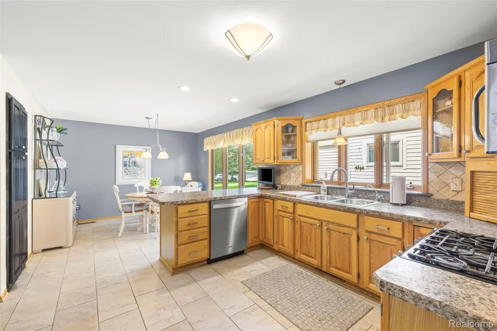 2050 Shire Court Commerce Charter Township, MI 48382