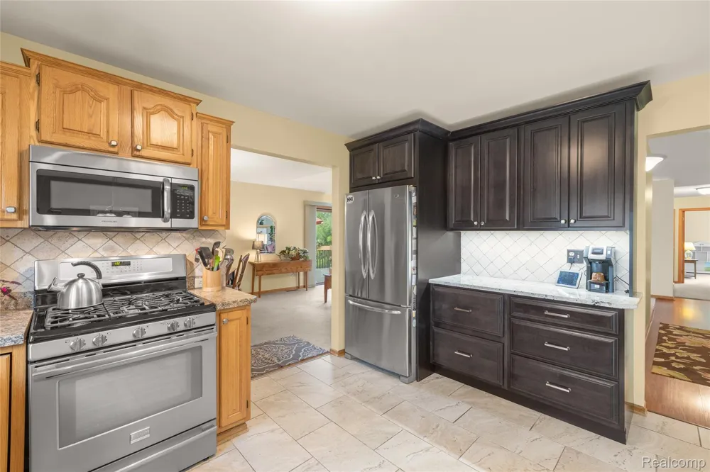 2050 Shire Court Commerce Charter Township, MI 48382