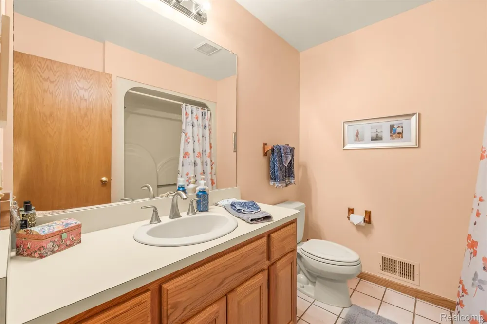 2050 Shire Court Commerce Charter Township, MI 48382