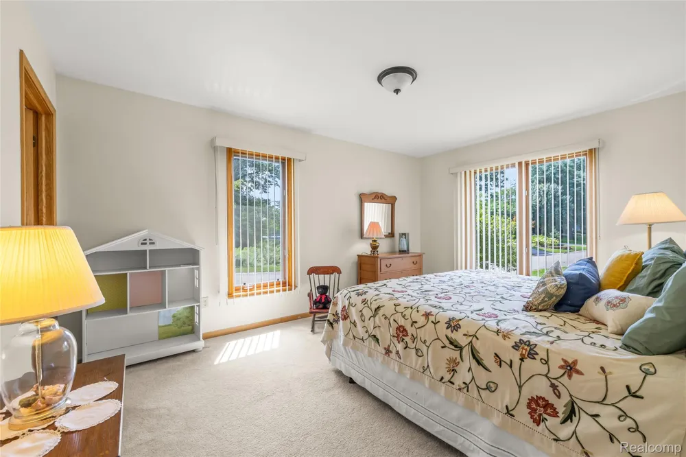 2050 Shire Court Commerce Charter Township, MI 48382