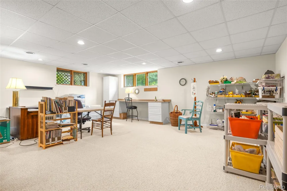 2050 Shire Court Commerce Charter Township, MI 48382