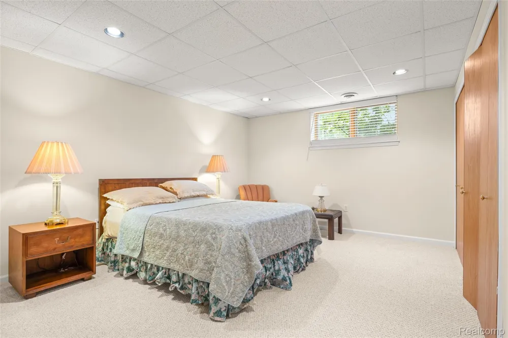 2050 Shire Court Commerce Charter Township, MI 48382