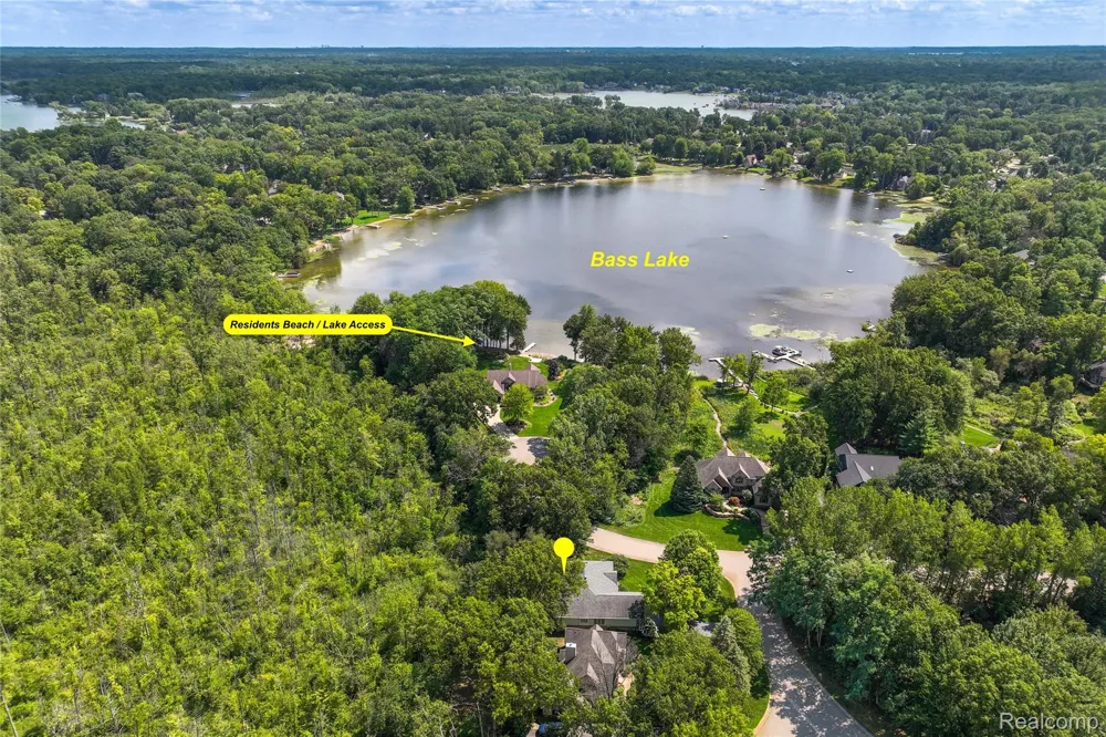 2050 Shire Court Commerce Charter Township, MI 48382