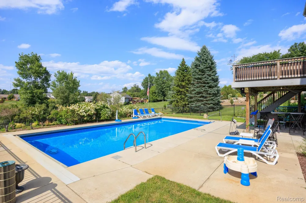 4755 S Quarry Creek White Lake Charter Township, MI 48383