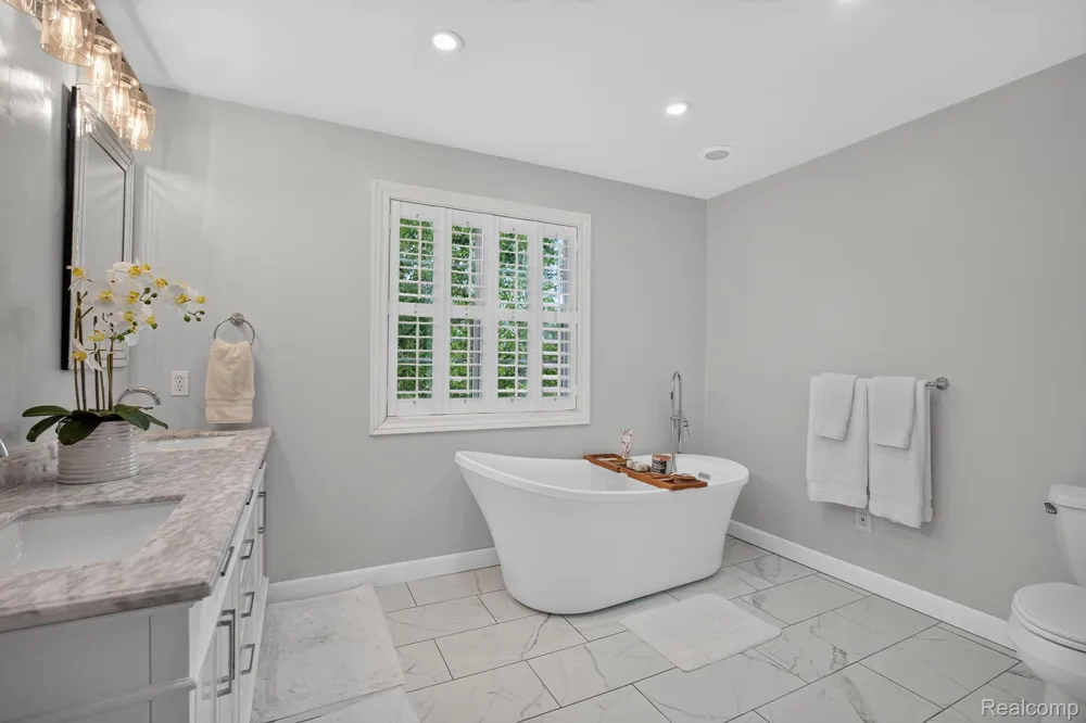 4755 S Quarry Creek White Lake Charter Township, MI 48383