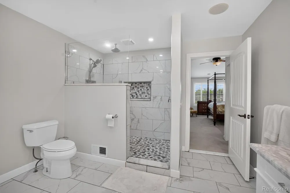 4755 S Quarry Creek White Lake Charter Township, MI 48383